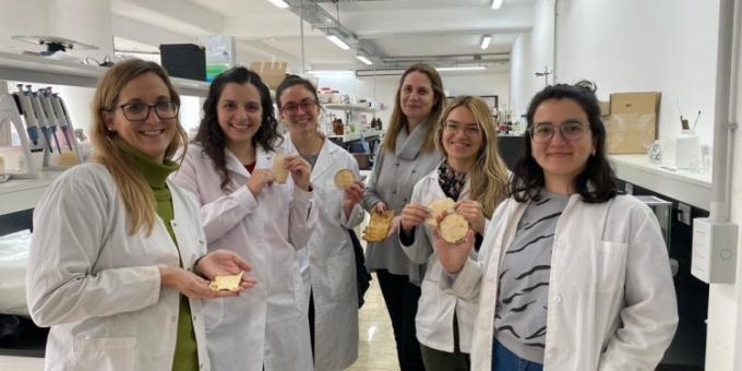 ¿Alguna vez pensaste en vestirte con un hongo? Investigadoras rosarinas avanzan en el desarrollo de una alternativa al cuero tradicional a través de biomateriales