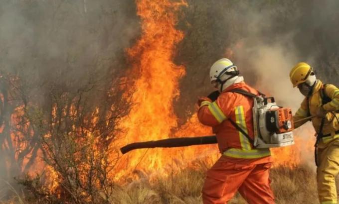 Denuncian al ministro Cabandié por incumplimiento de sus deberes de funcionario en el manejo de incendios