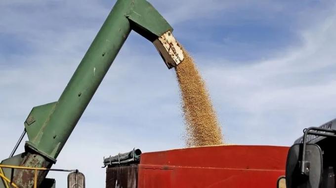 El campo liquidó apenas u$s3.100 millones en el mes y termina esta semana el "dólar soja"