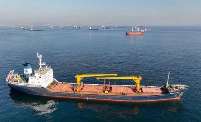 El acuerdo para exportar granos por el mar Negro se amplía 120 días pero Rusia pone una condición