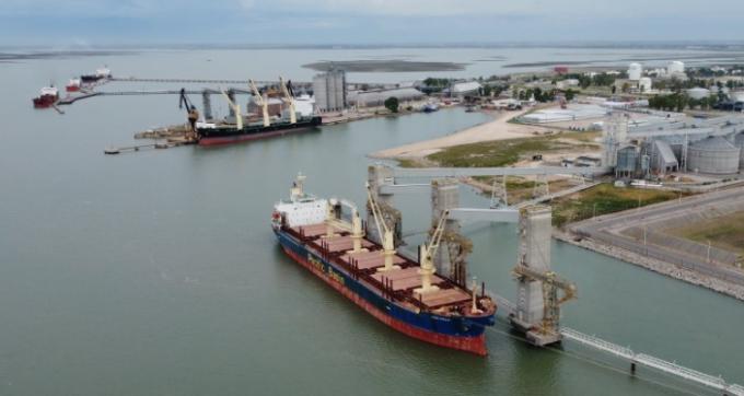 Los exportadores argentinos aún no lograron cubrir los embarques comprometidos de maíz temprano 2022/23