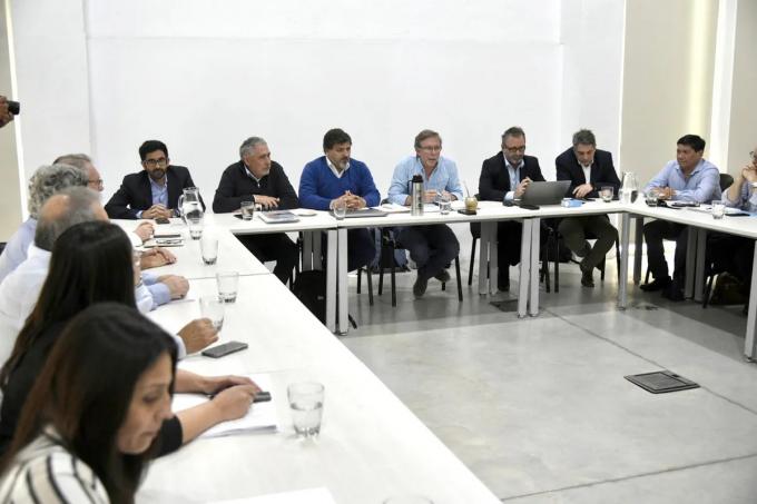 El campo le pidió al secretario de Agricultura aliviar la carga impositiva por la sequía