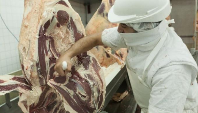 Por qué la sequía hace derrumbar el precio de la carne y qué efecto va a tener en el mediano plazo
