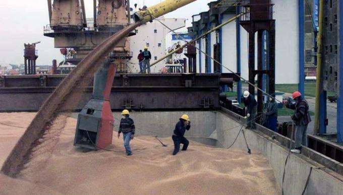 Por caída de cosecha y menor importación desde Paraguay, la molienda de soja cayó un 10%