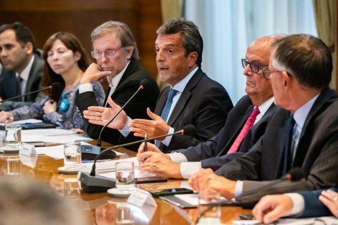Tal vez no es todo lo que pedían Massa anunció que habrá fondos directos y medidas de alivio impositivo para productores afectados por la sequía