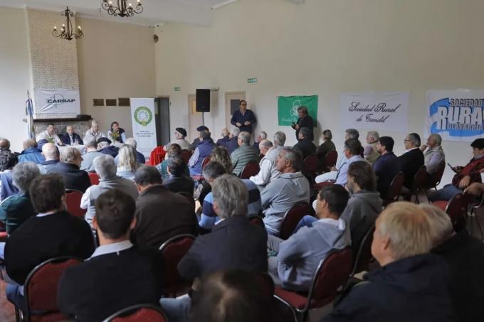 Detonados en una reunión el campo criticó al Gobierno, habló de la sequía y las elecciones