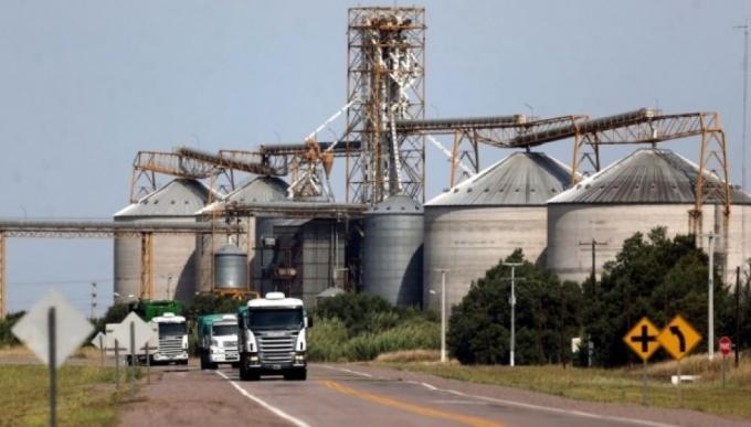 Acopiadores se sumaron al reclamo para que el Banco Central derogue una norma que perjudica al agro