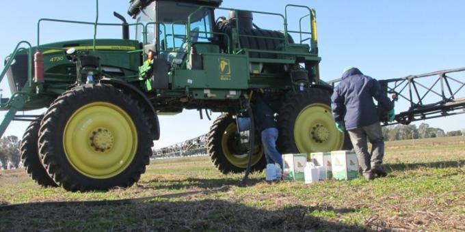 Distribuidores de insumos agrícolas de Buenos Aires temen que por el Impuesto PAIS se cierre la canilla en cualquier momento