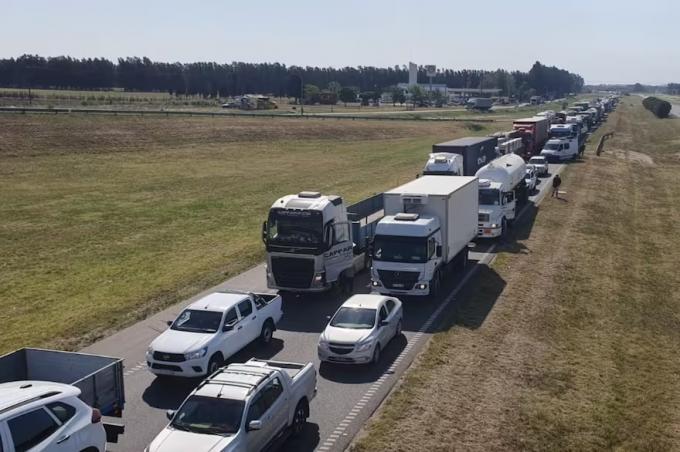 Transportistas de carga advierten que están en crisis y los autoconvocados convocan a un cese de actividades