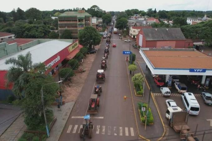 Años de abandono. Masivo tractorazo por el mal estado de los caminos rurales en una provincia