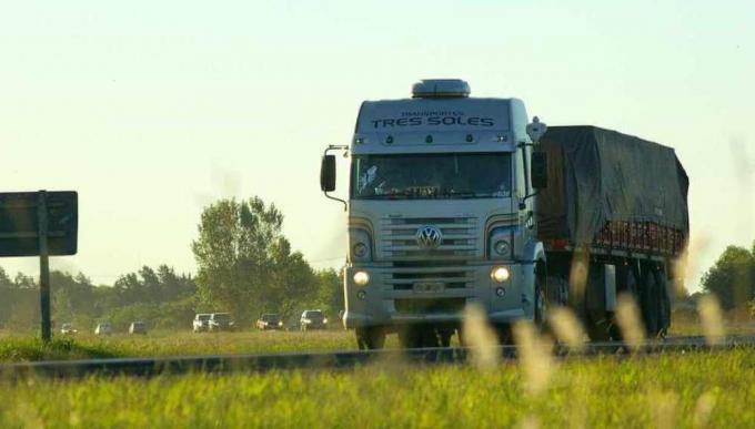 El transporte de cargas, al borde de la colisión por los costos subieron 248% en 2023