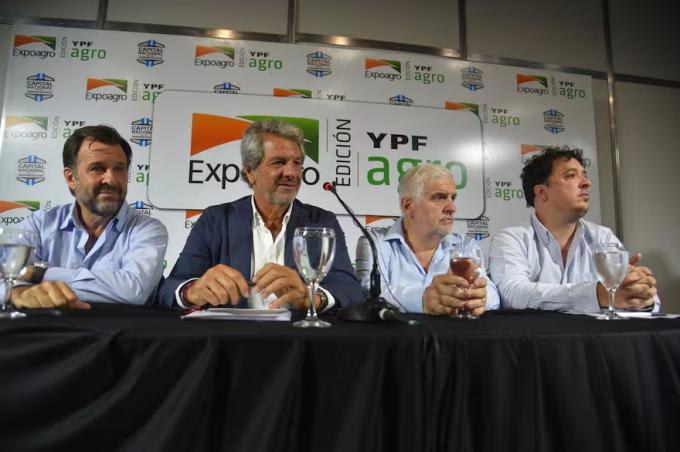 El Gobierno anunció créditos para lechería y leasing de maquinaria agrícola usada