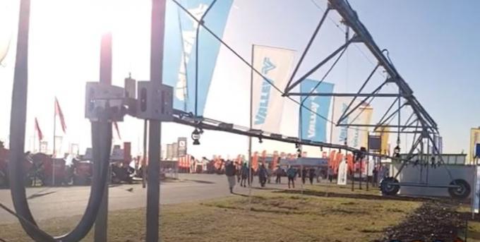 ¿Cuánto cuesta incorporar el dispositivo que permite convertir los pivotes de riego en una máquina aplicadora? “Es la misma inversión que un tractor o una sembradora”, aseguran los fabricantes