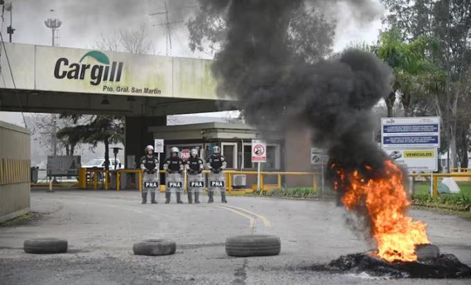 Disputa salarial: se extendió una conciliación obligatoria por la falta de acuerdo entre los gremios aceiteros y la industria