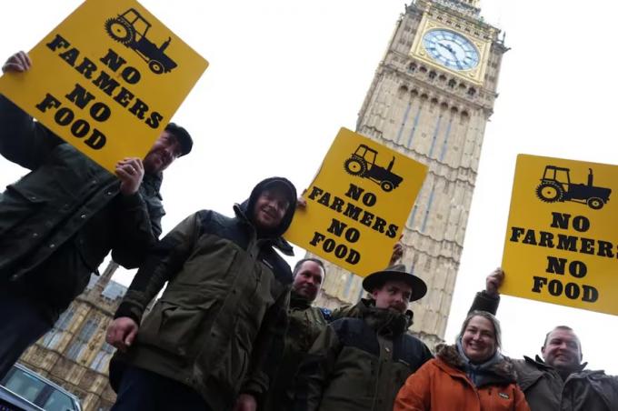 Asedio en Londres miles de productores protestan con sus tractores porque tendrán que pagar un impuesto a la herencia