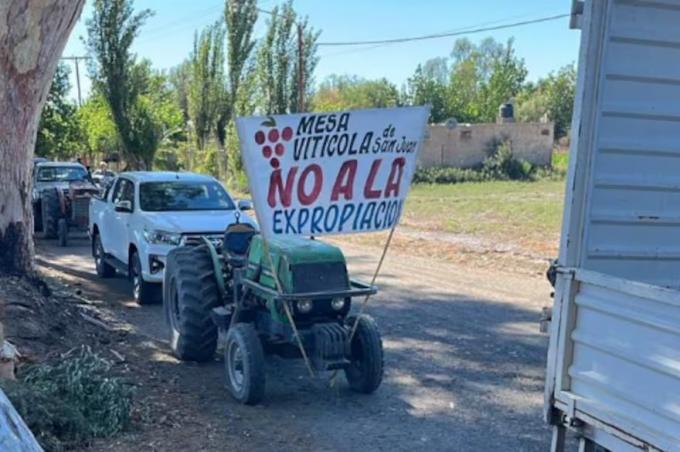 El primero en la era Milei realizaron un tractorazo en contra de la expropiación de 450 hectáreas en San Juan