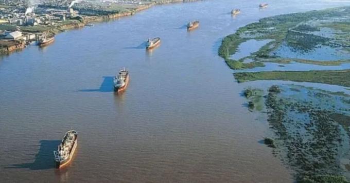 En el agro quieren que se profundice el dragado de la hidrovía para mejorar la competitividad de las exportaciones