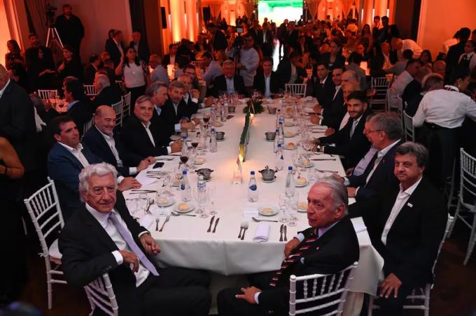 Fuerte coincidencia los empresarios pidieron en la cena de Expoagro bajar la presión impositiva al campo