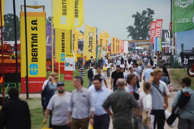 La visión de los productores en Expoagro se escuchan elogios a Milei por lo hecho en la economía y reparos por su estilo confrontativo