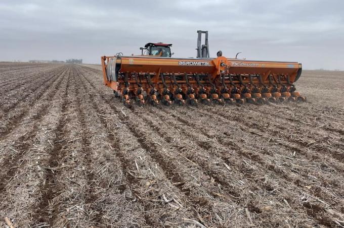 Nuestro cliente no tiene plata las empresas nacionales de maquinaria agrícola piden bajar la presión impositiva y una competencia leal