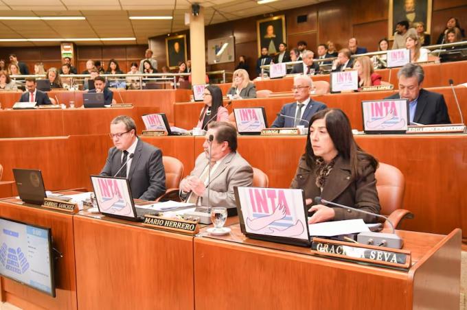 Obligados a defenderlo. legisladores y un gobernador se sumaron al rechazo a la reforma en el INTA