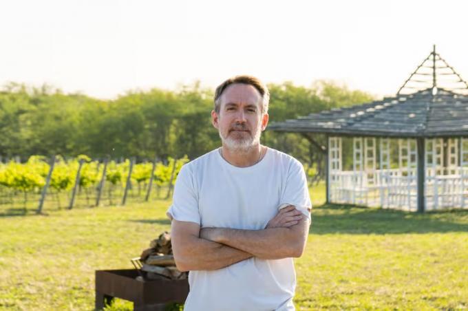 Vinos oceánicos un emprendedor busca transformar la costa bonaerense en un terroir de clase mundial