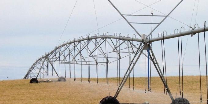El gobierno informó un crecimiento en la superficie bajo riego y se adjudicó el logro