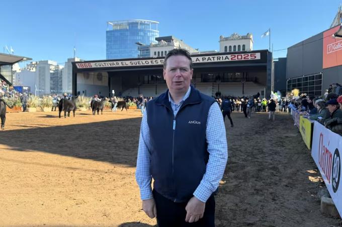 Referente mundial es la máxima figura de la principal raza de carne y quedó sorprendido por lo que vio en la Rural