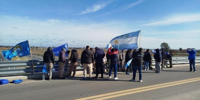 La Mesa de Enlace tomó de su propia medicina. Los trabajadores rurales de la UATRE cortaron rutas y obtuvieron el aumento salarial que las entidades negaban