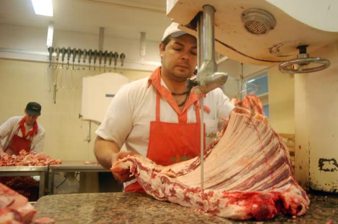 Revés para el Gobierno la Justicia frenó el ingreso de carne con hueso a una provincia de la Patagonia