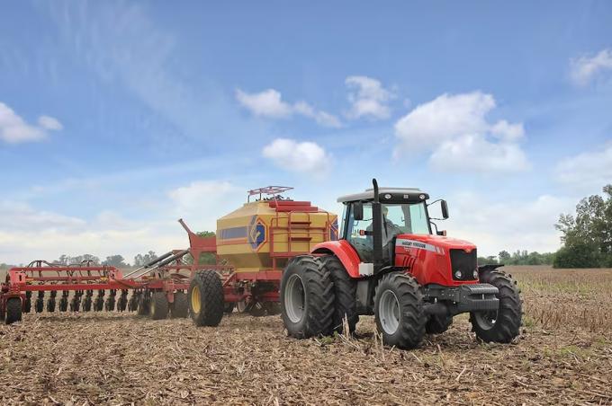 Patentamientos se derrumbó casi 45% el mercado automotor de maquinaria agrícola