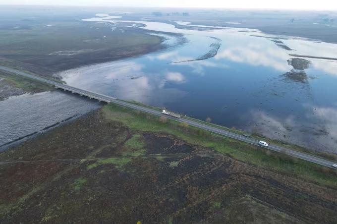 Funciona como un tapón piden una obra de emergencia sobre un puente para que pueda pasar el agua
