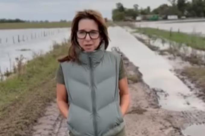 Lo que más duele es que no nos registren la odisea de una productora para sacar la leche del tambo en medio del agua