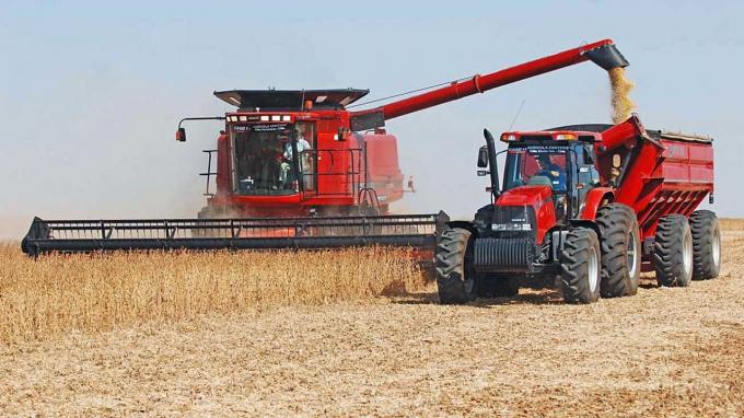 La falta de crédito golpea a la maquinaria agrícola y las fábricas sostienen ventas con financiamiento propio