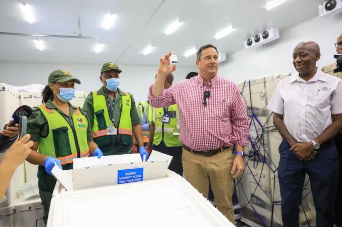 Por una emergencia sanitaria una empresa argentina le entregó a Sudáfrica un millón de vacunas