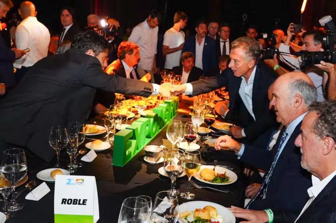 Cena de Expoagro Macri se saludó con Kicillof, elogió el rumbo de Milei y reiteró que hay que eliminar las retenciones