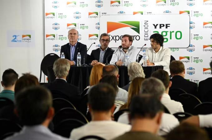 Importaciones el equipo económico de Luis Caputo negó un “aluvión” de compras al exterior