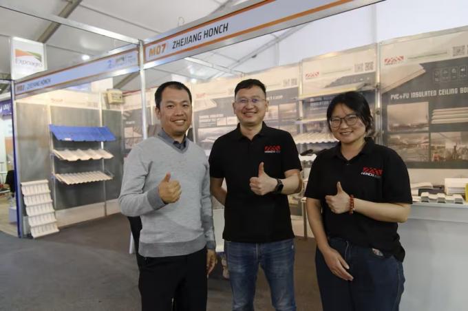 De los gestos al traductor del celular las empresas chinas desembarcaron con todo en Expoagro para vender repuestos y maquinaria