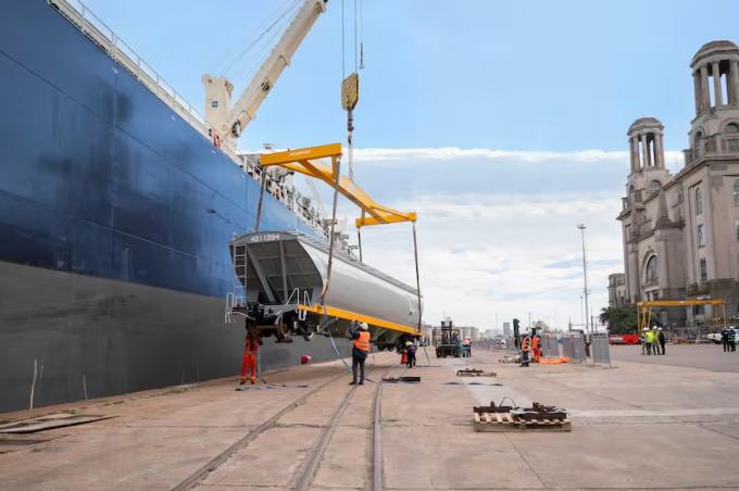 Importante acuerdo llegaron desde China 45 vagones para la cosecha