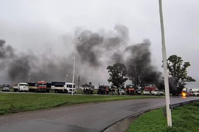 No pasa más nada los transportistas endurecen una protesta que ya golpea la llegada de granos a los puertos
