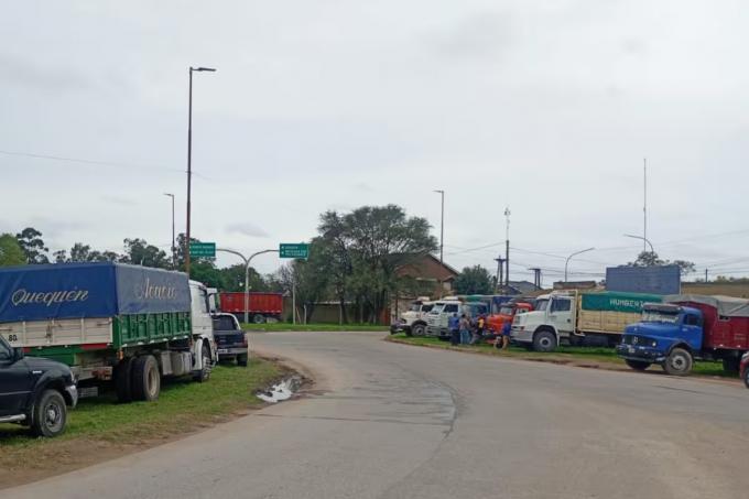 Un puerto sigue sin cargar estimaron que dejaron de entrar US$450 millones por la protesta de los transportistas