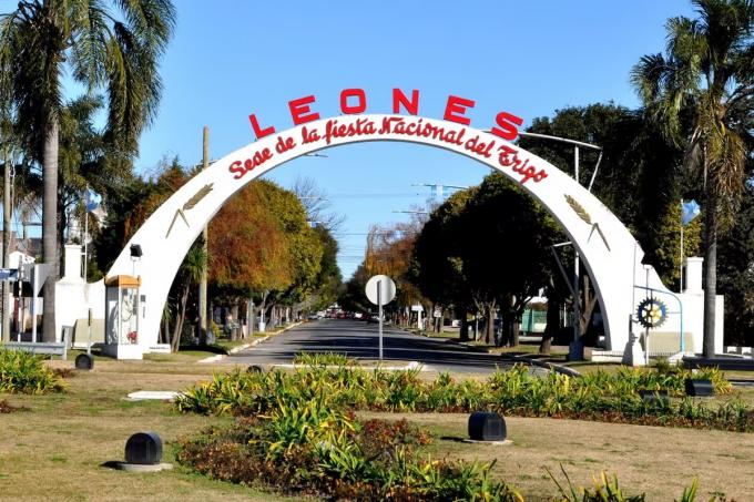 Aduana interna un intendente les cobra $45.000 a los camiones que llegan al pueblo y se desató una polémica