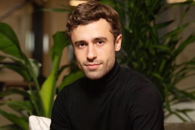 Oro biológico un argentino que convirtió guano de gallina en biofertilizante fue distinguido por una iniciativa apoyada por Bill Gates