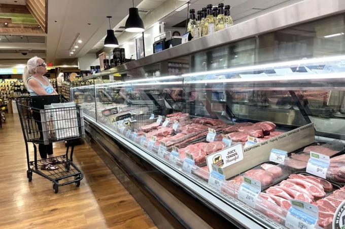 Revelan que Trump podría allanar el camino para aumentar las importaciones de carne a EE.UU. para bajar los precios