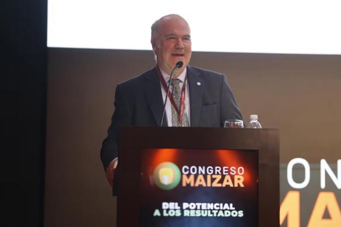 Te dan ganas de agarrar el sulky a patadas la sorpresiva reacción del secretario de Agricultura en un congreso, que pidió un aplauso