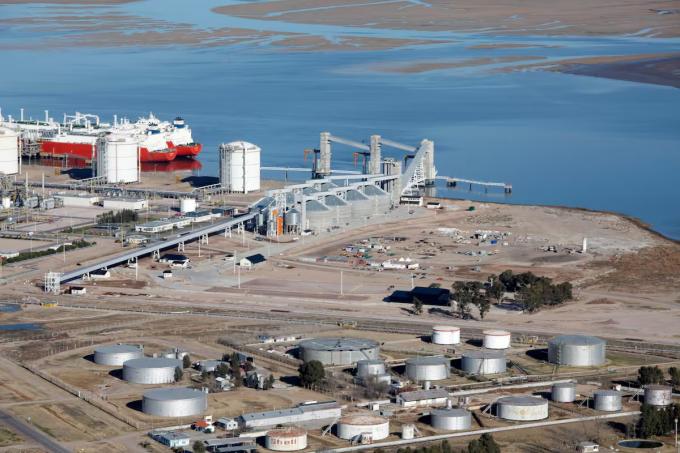 Louis Dreyfus invertirá US$400 millones en Bahía Blanca para una de las mayores plantas de molienda de girasol del mundo