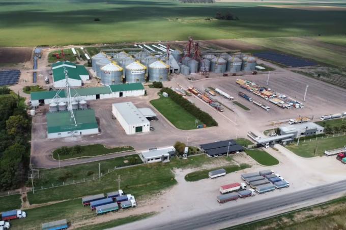Produce en 20.000 hectáreas una empresa distinguida como una de las mejores para trabajar invirtió US$3 millones en una planta de acopio