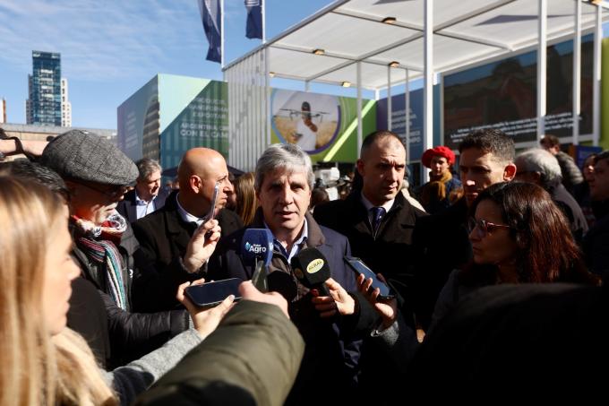 Caputo ratificó que el campo seguirá primero en la baja de retenciones