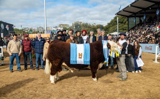 Hereford coronó una semana de excelencia genética y ventas récord en Palermo