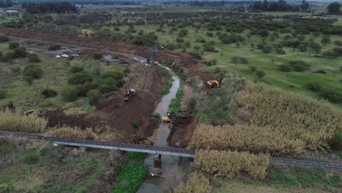 Santa Fe acelera obras en el Canal Ibarlucea para prevenir anegamientos ante un posible regreso de El Niño